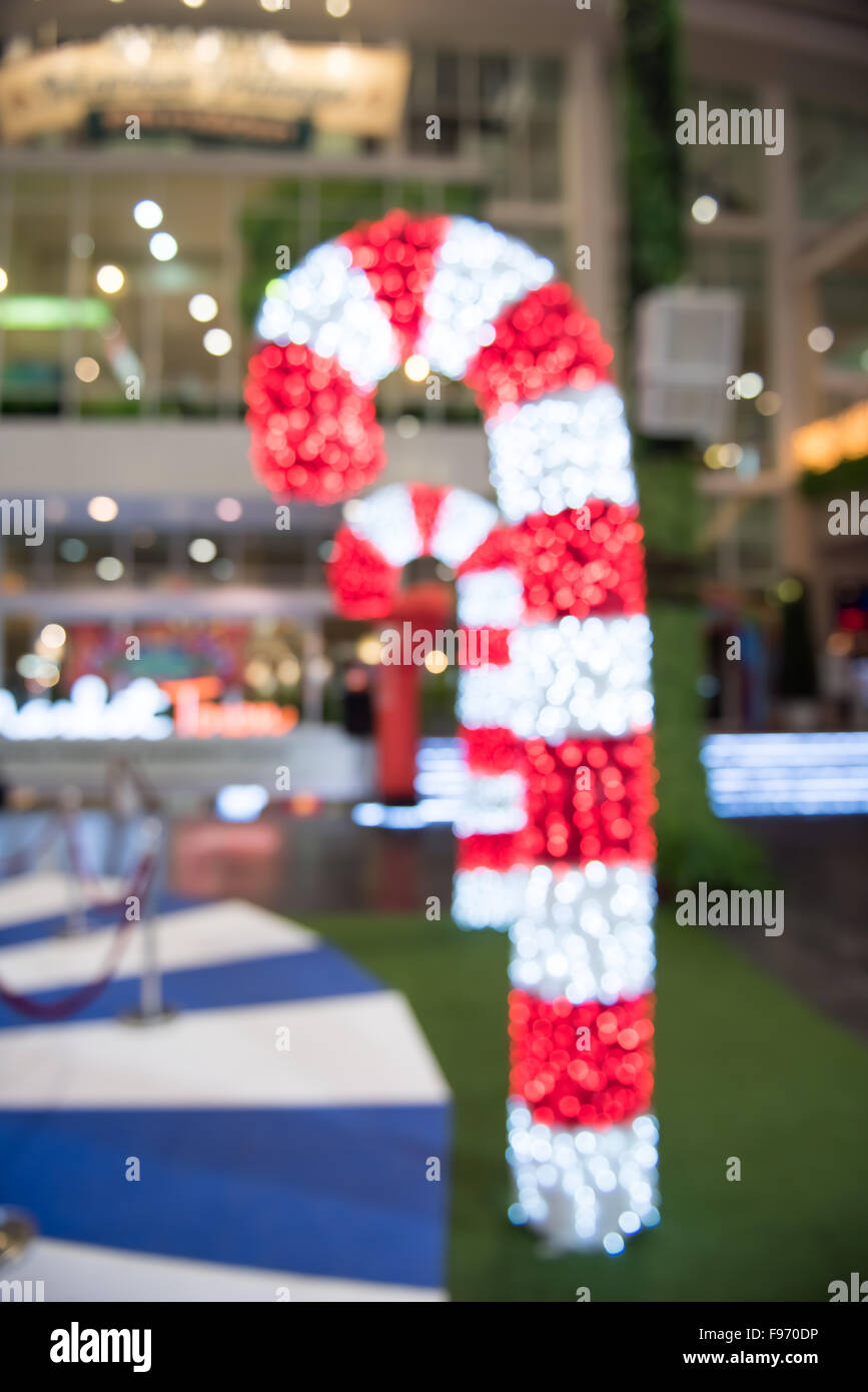 Weihnachtsschmuck oder Weihnachtsbaum leichte Vorbereitung Tag zu feiern, abstrakte Bokeh Licht gute Verwendung für Hintergrund, Weihnachten Stockfoto