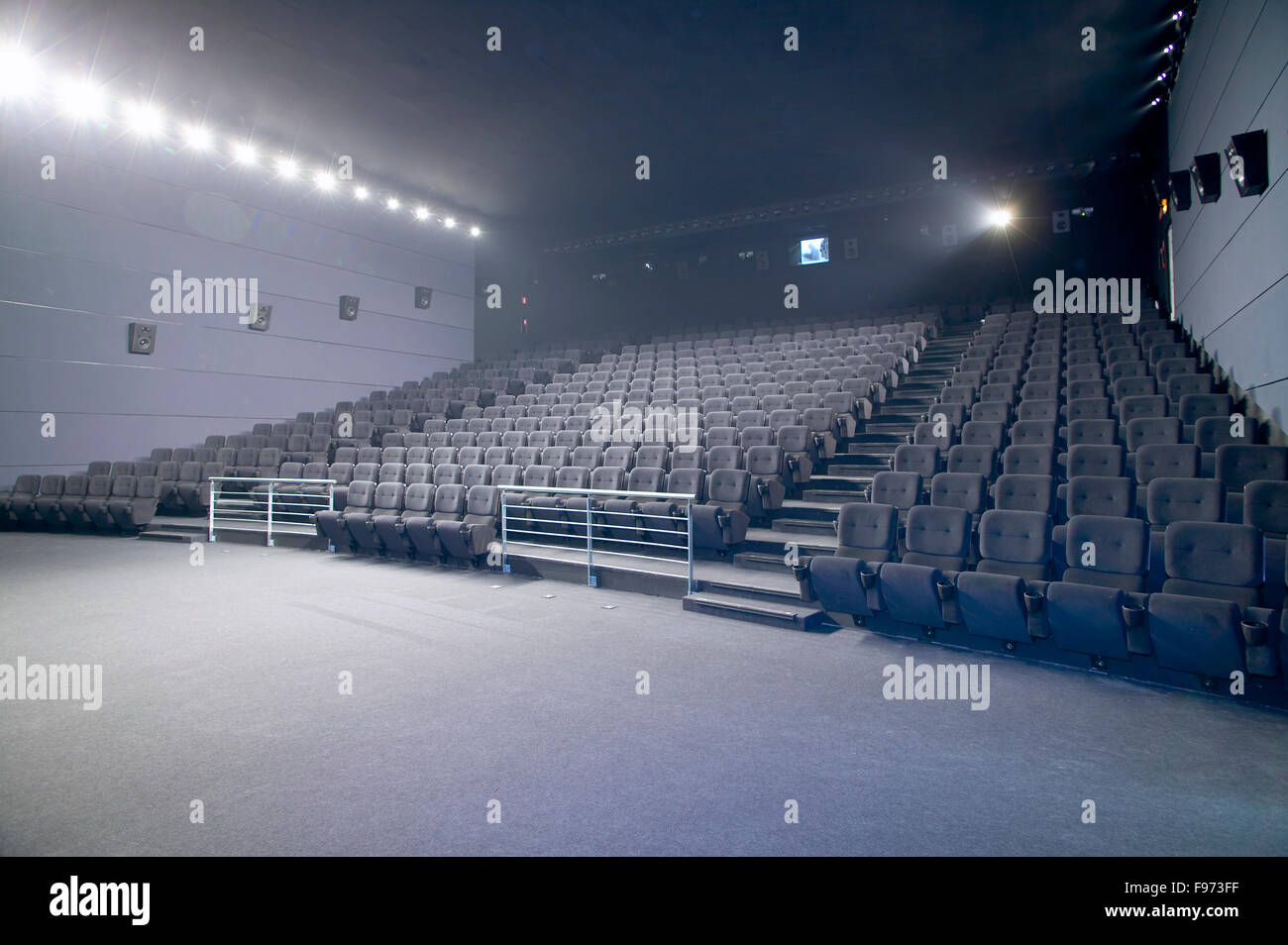 Modernes großes Kino Auditorium innen keine Menschen Stockfoto