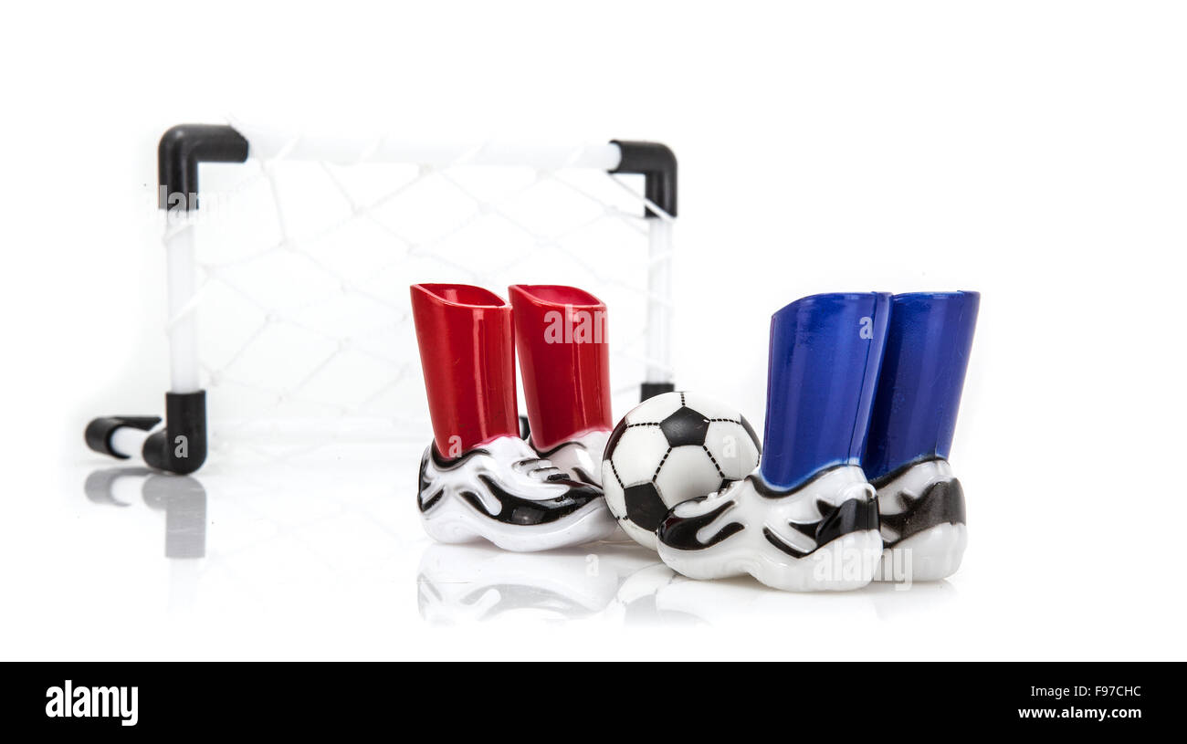 Fußball Netto mit Stiefeln und Ball auf einem weißen Hintergrund Stockfoto