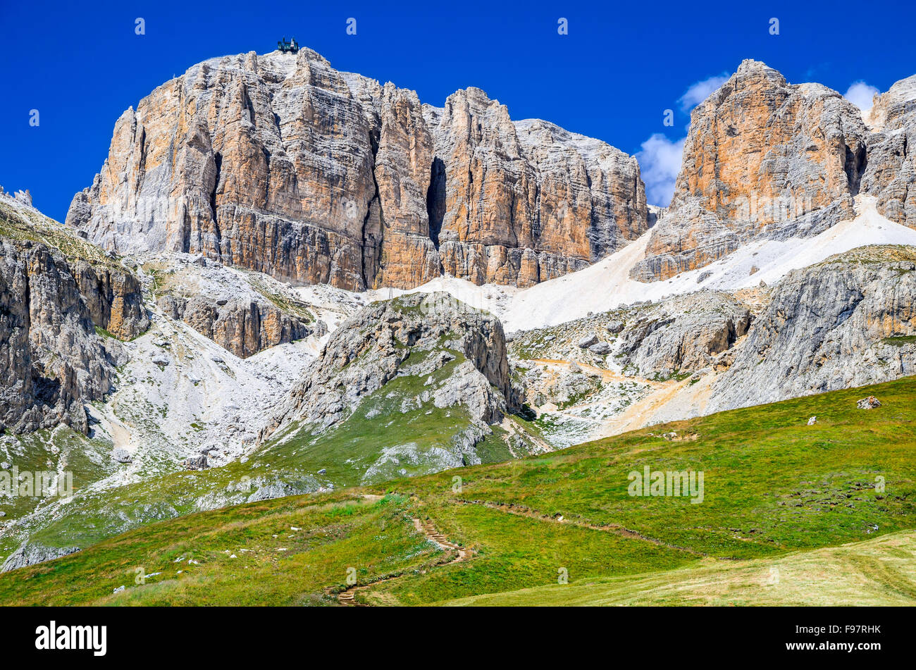 Piz Pordoi, Val di Fassa, Sella Dolomiten in Italien. Sass Pordoi Südwand (2952 m) in Gruppo del Sella, Dolomiten in Stockfoto