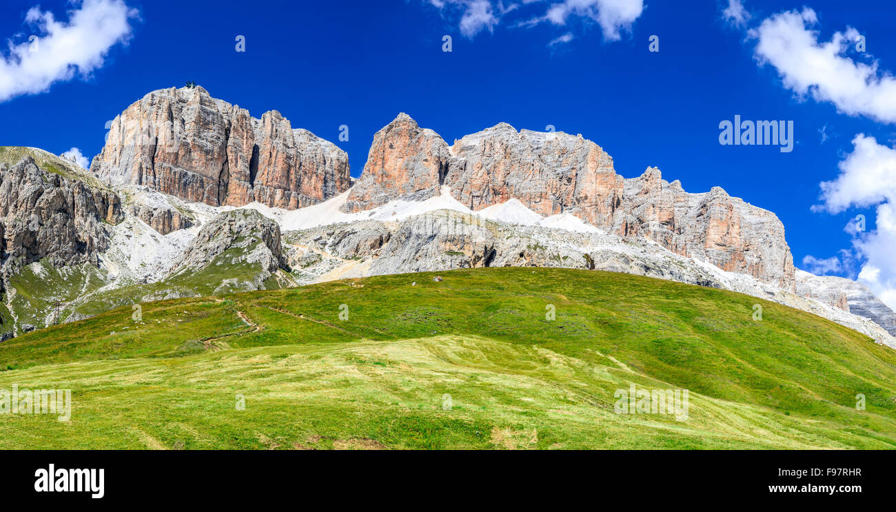 Piz Pordoi, Val di Fassa, Sella Dolomiten in Italien. Sass Pordoi Südwand (2952 m) in Gruppo del Sella, Dolomiten in Stockfoto