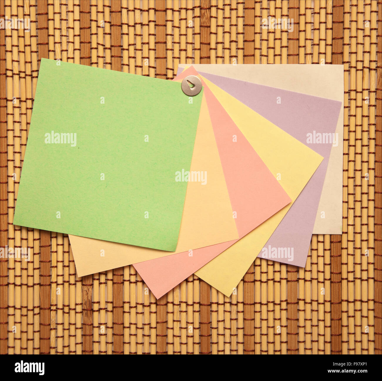 Bunte Notizen auf die Schaltfläche Stockfoto