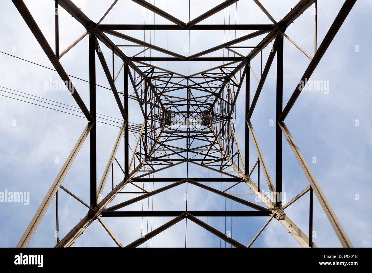 Stromleitungen, östlich der Innenstadt, entlang der Los Angeles River, Kalifornien, USA Stockfoto