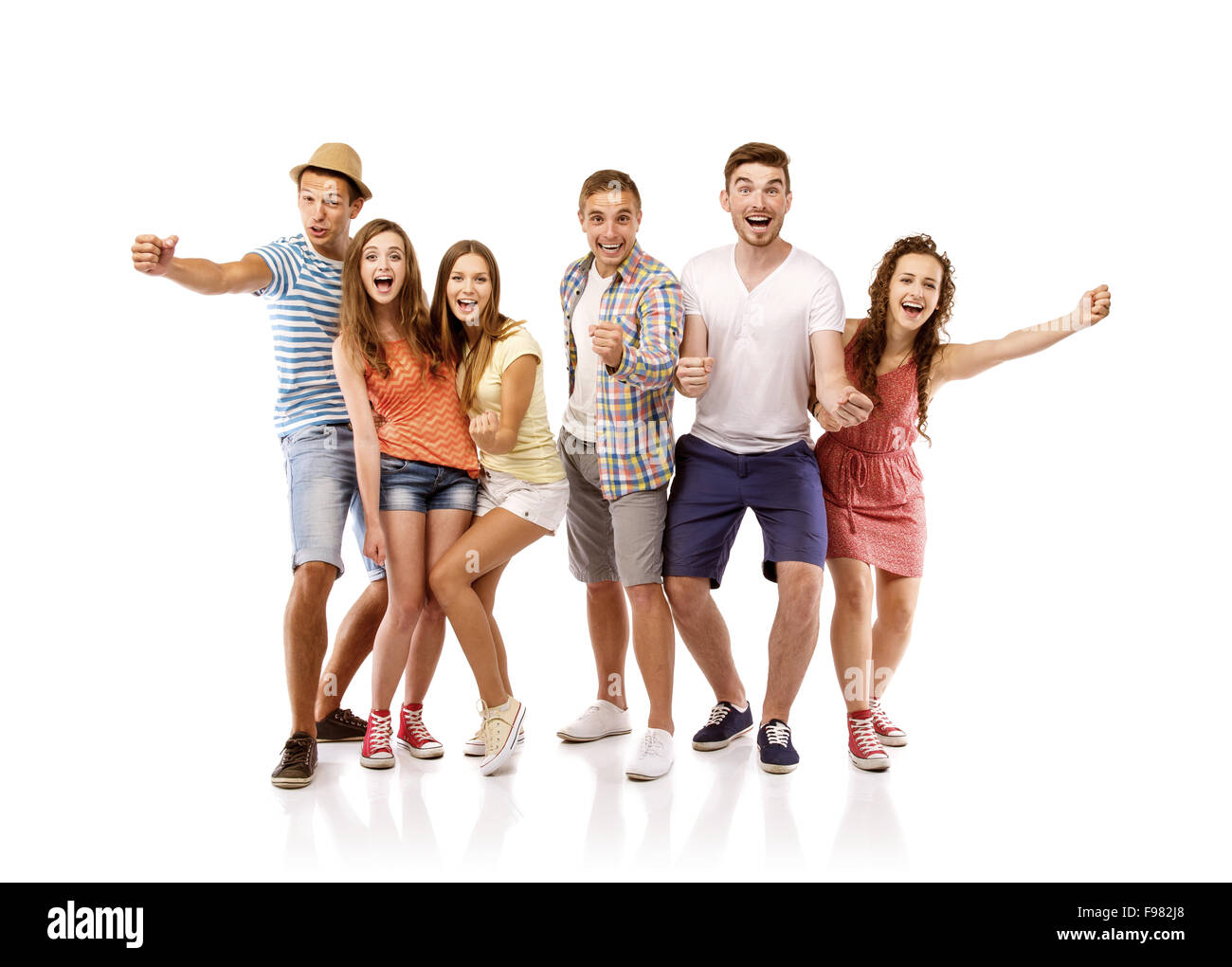 Gruppe von Studenten glücklich junger Teenager stehen, isoliert auf weißem Hintergrund. Beste Freunde Stockfoto