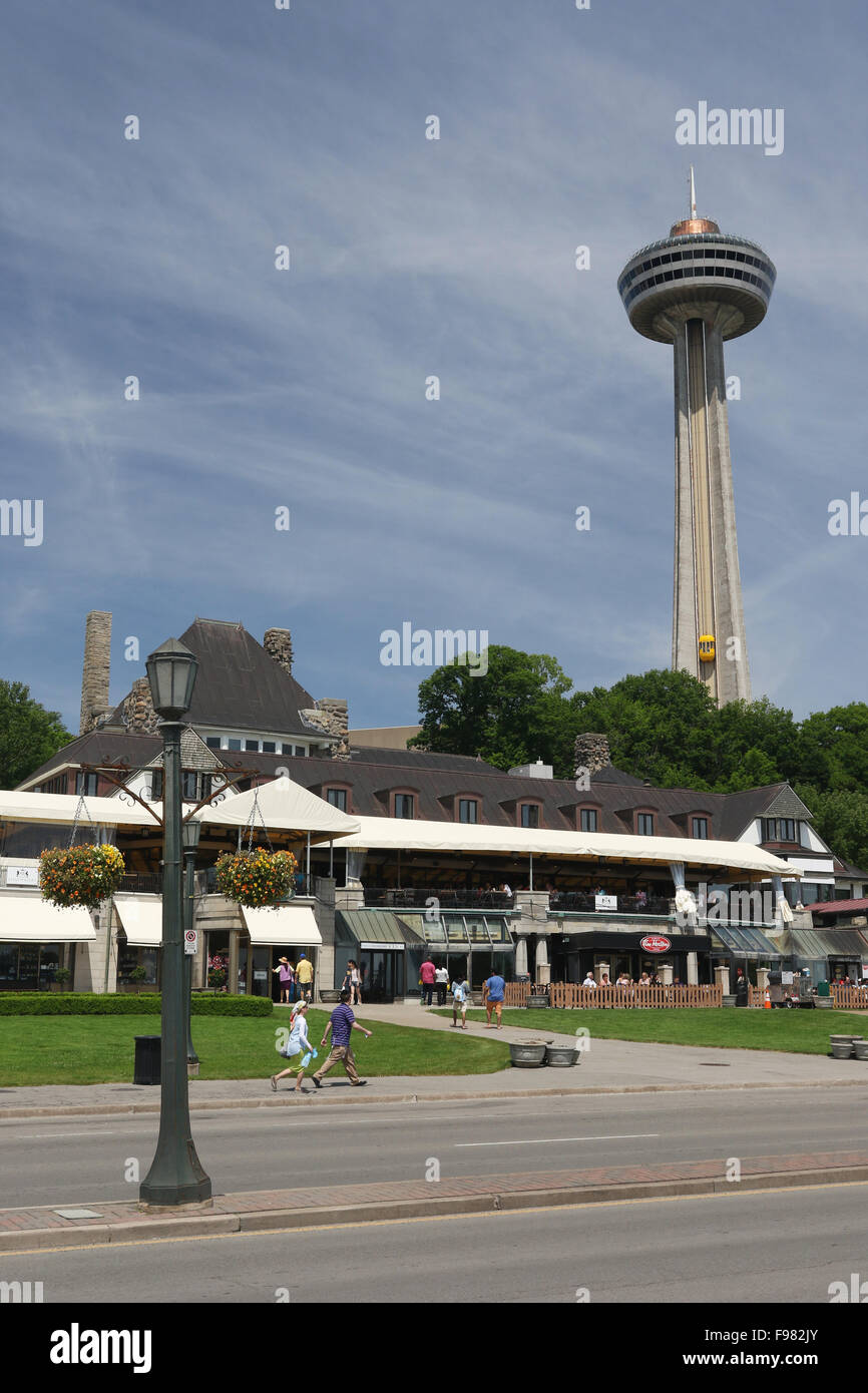 Königin Victoria Platz oder Victoria Park Komplex und Skylon Tower. Niagara Falls, Ontario, Kanada. Stockfoto