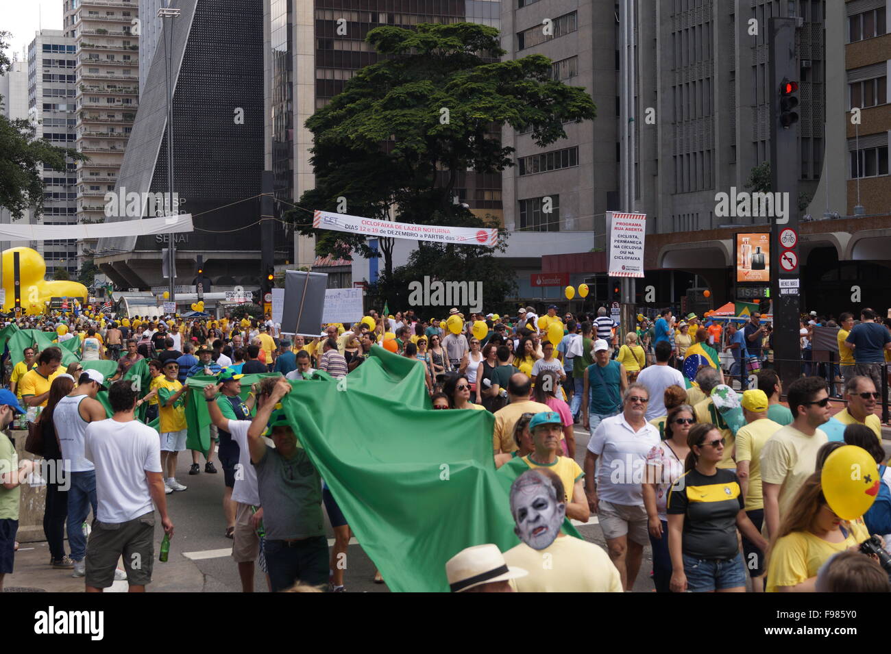 Brasilianer protestieren gegen den Präsidenten Dilma Roussef und der Arbeiter-Partei in Sao Paulo Stockfoto