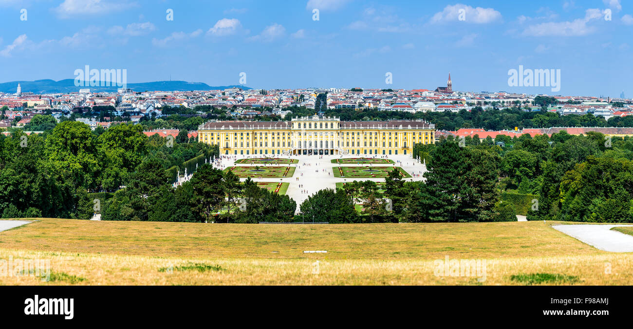 Österreich. Schloss Schönbrunn in Wien. Es ist eine ehemalige kaiserliche 1.441 Zimmer Rokoko Sommerresidenz in modernen Wien. Stockfoto