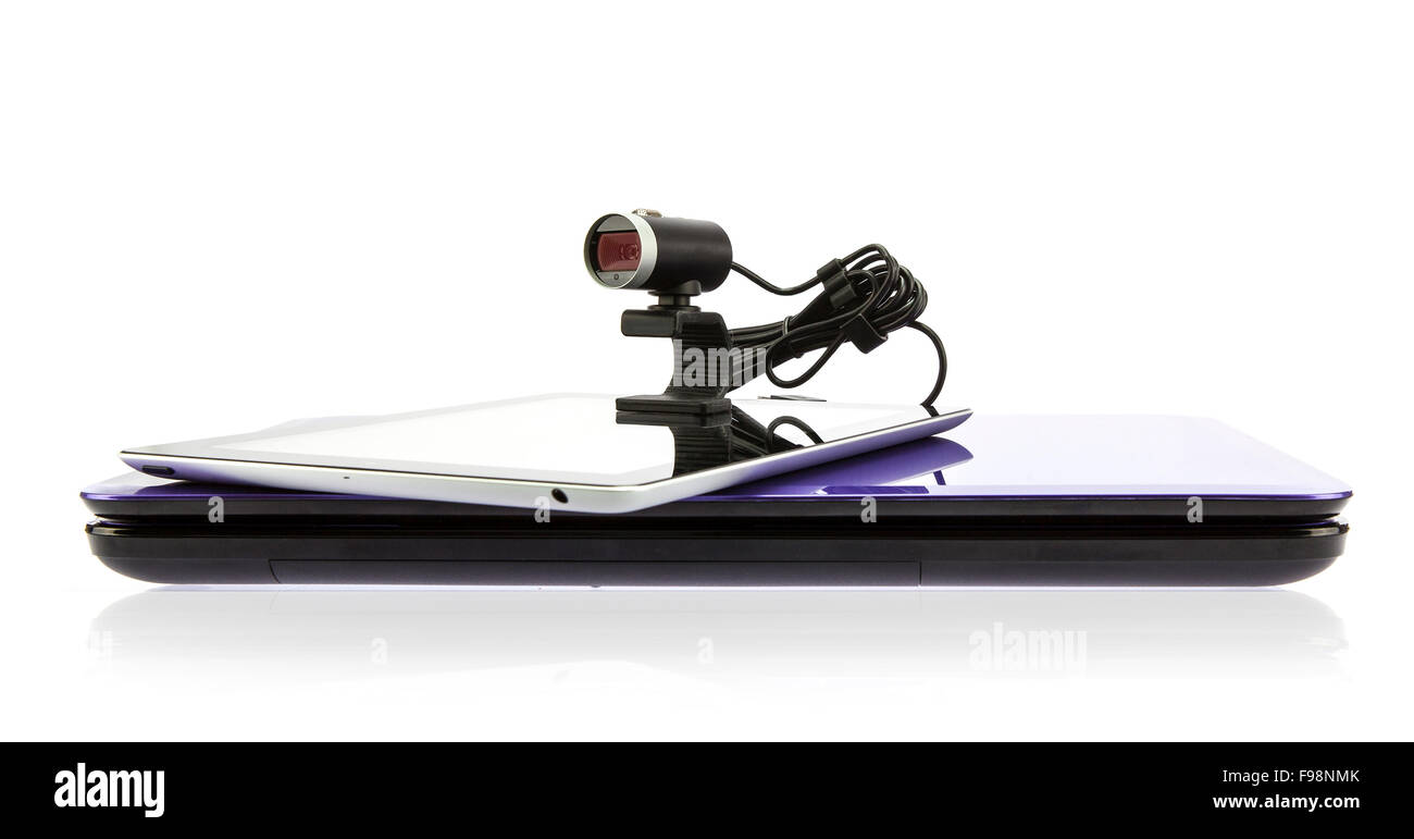Laptop und Tablet-PCs mit HD-Webcam auf weißem Hintergrund Stockfoto