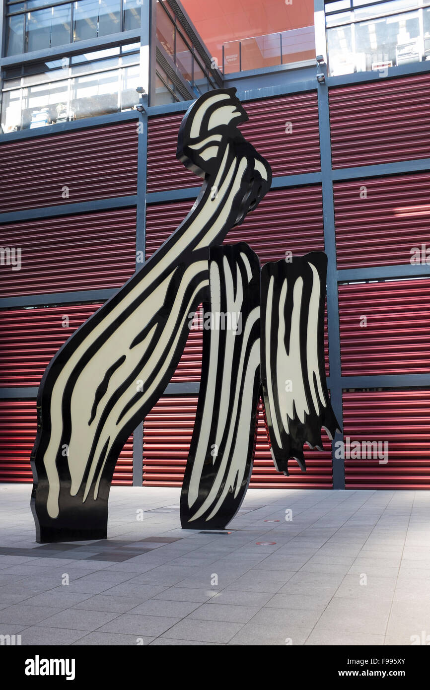 Lichtenstein-Skulptur "Pinselstrich" an das Museum Reina Sofia in Madrid Stockfoto