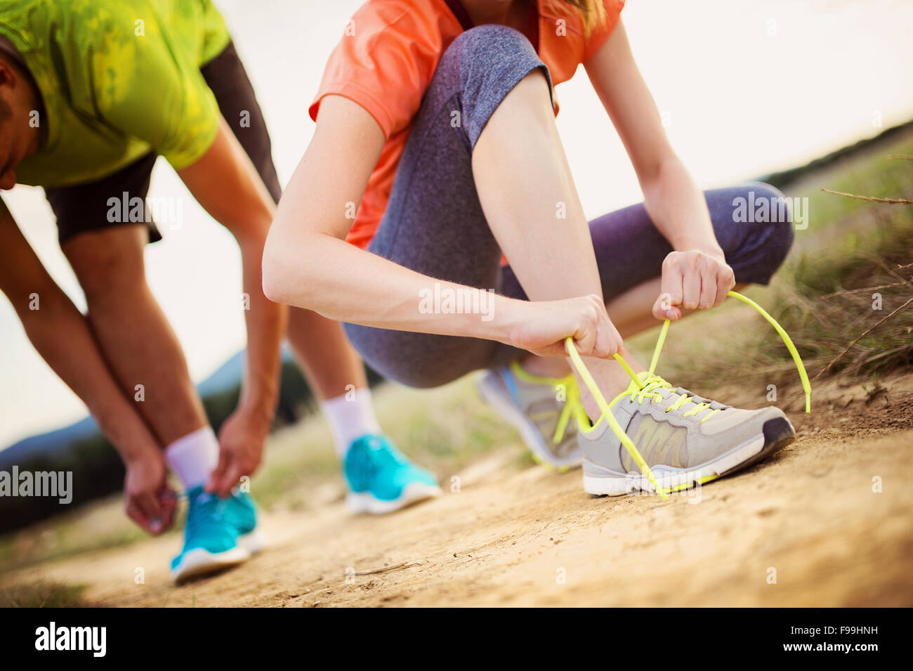 Läufer-Füße. Closeup Paar Laufschuhe laufen. Stockfoto