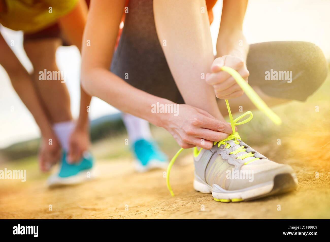 Läufer-Füße. Closeup Paar Laufschuhe laufen. Stockfoto