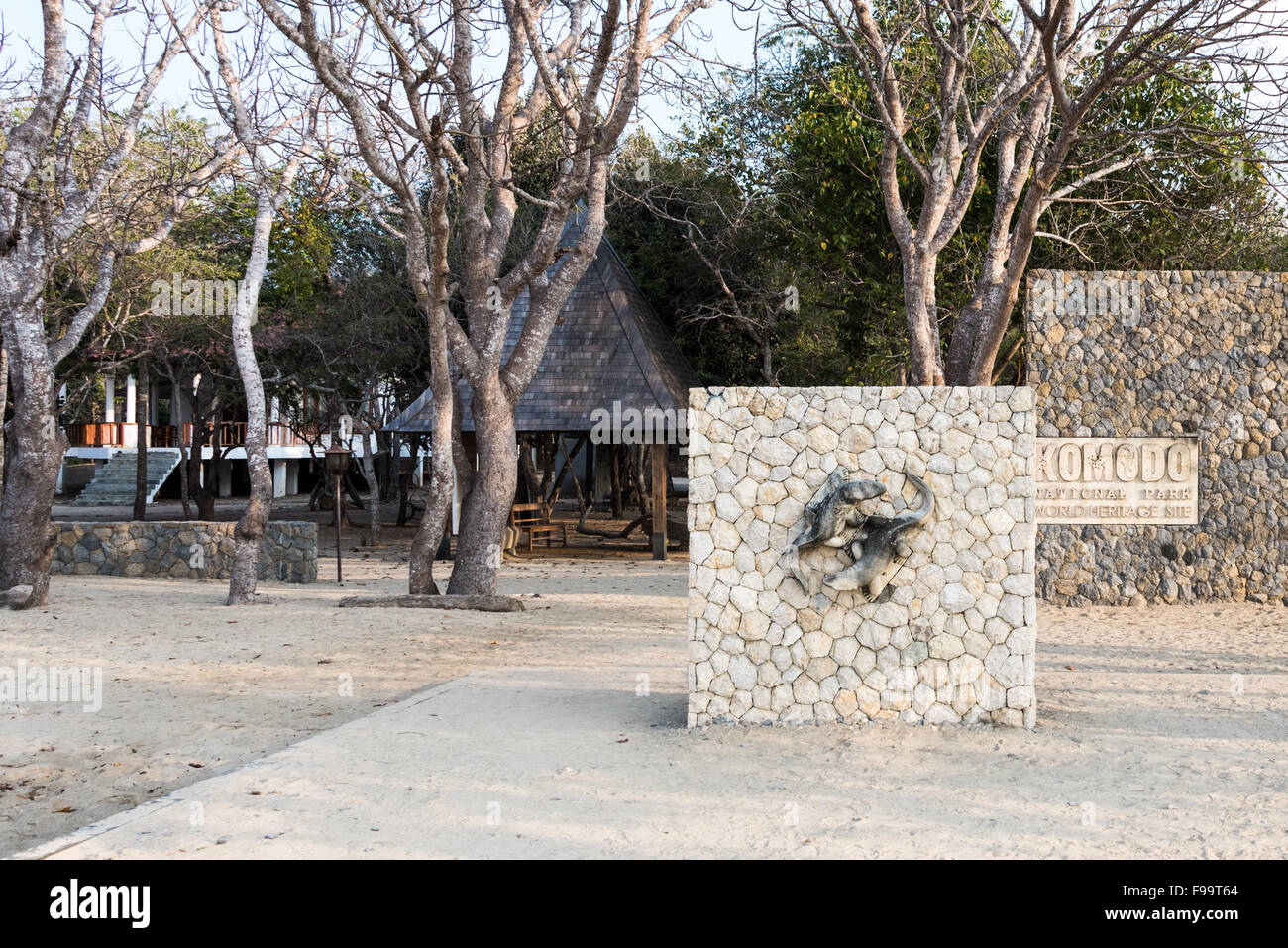 Eingang zur Insel Komodo und Besucherzentrum, Komodo Indonesien Stockfoto