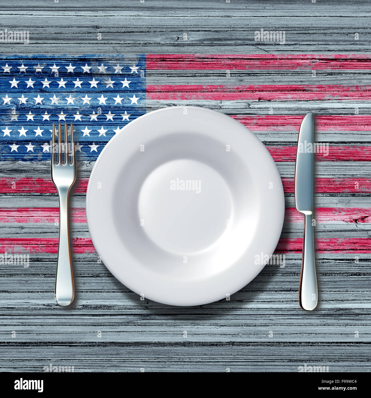 Amerikanische Küche-Food-Konzept als ein Gedeck mit Messer und Gabel auf einem alten Rustick Holztisch mit einem Symbol der Flagge der Vereinigten Staaten als Symbol der traditionellen Familie in Amerika Essen. Stockfoto