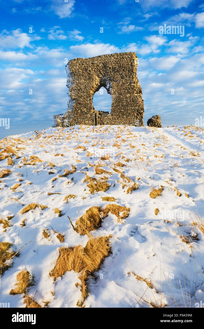 Dunnideer Wallburg im Schnee, in der Nähe von Insch, Aberdeenshire, Schottland, UK. Stockfoto