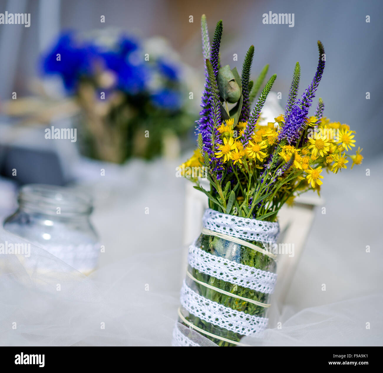 Blumenstrauß mit wilden blumen Fotos und Bildmaterial in hoher