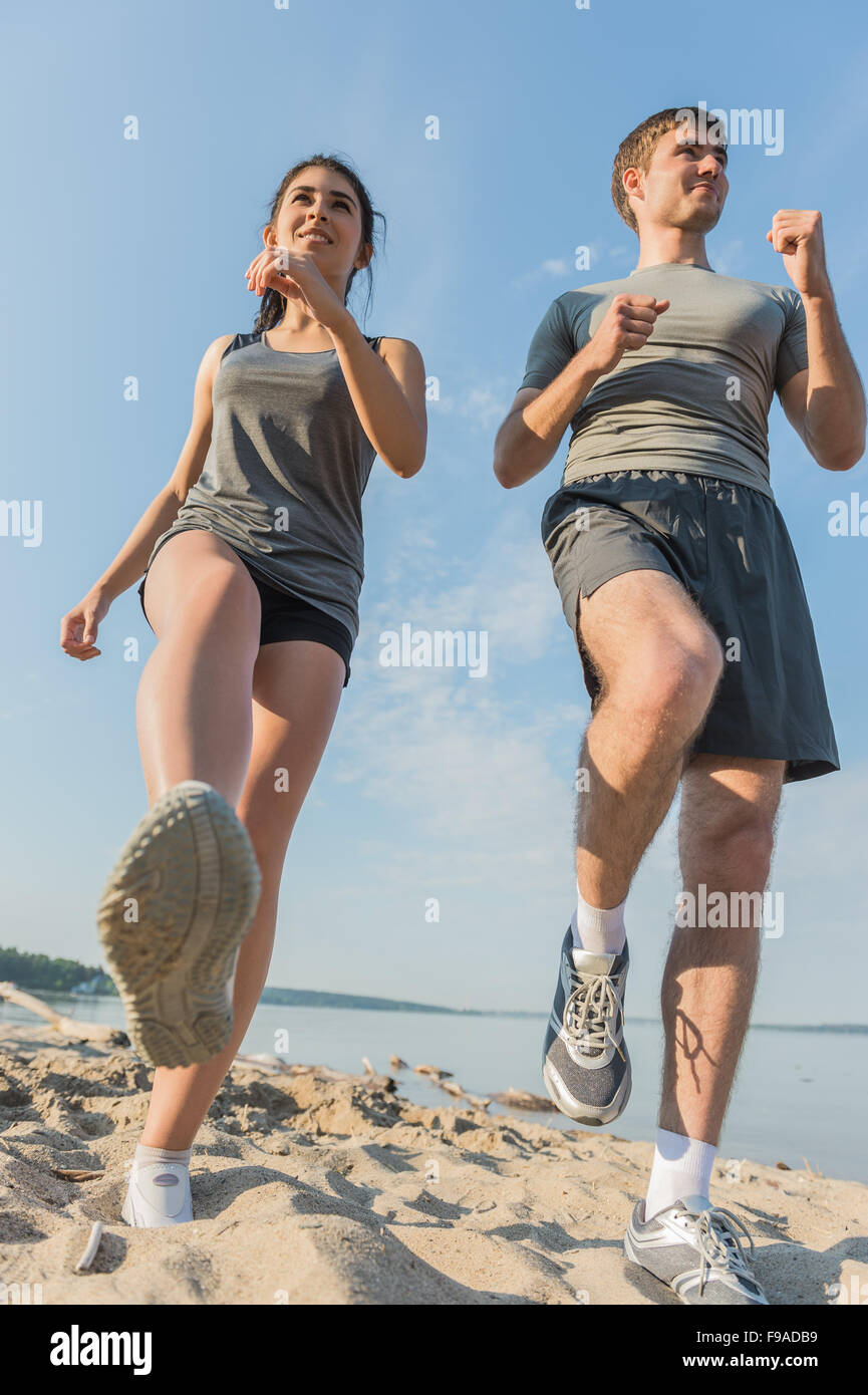 Beine Blick auf ein paar Jogging im Freien am Strand Stockfoto