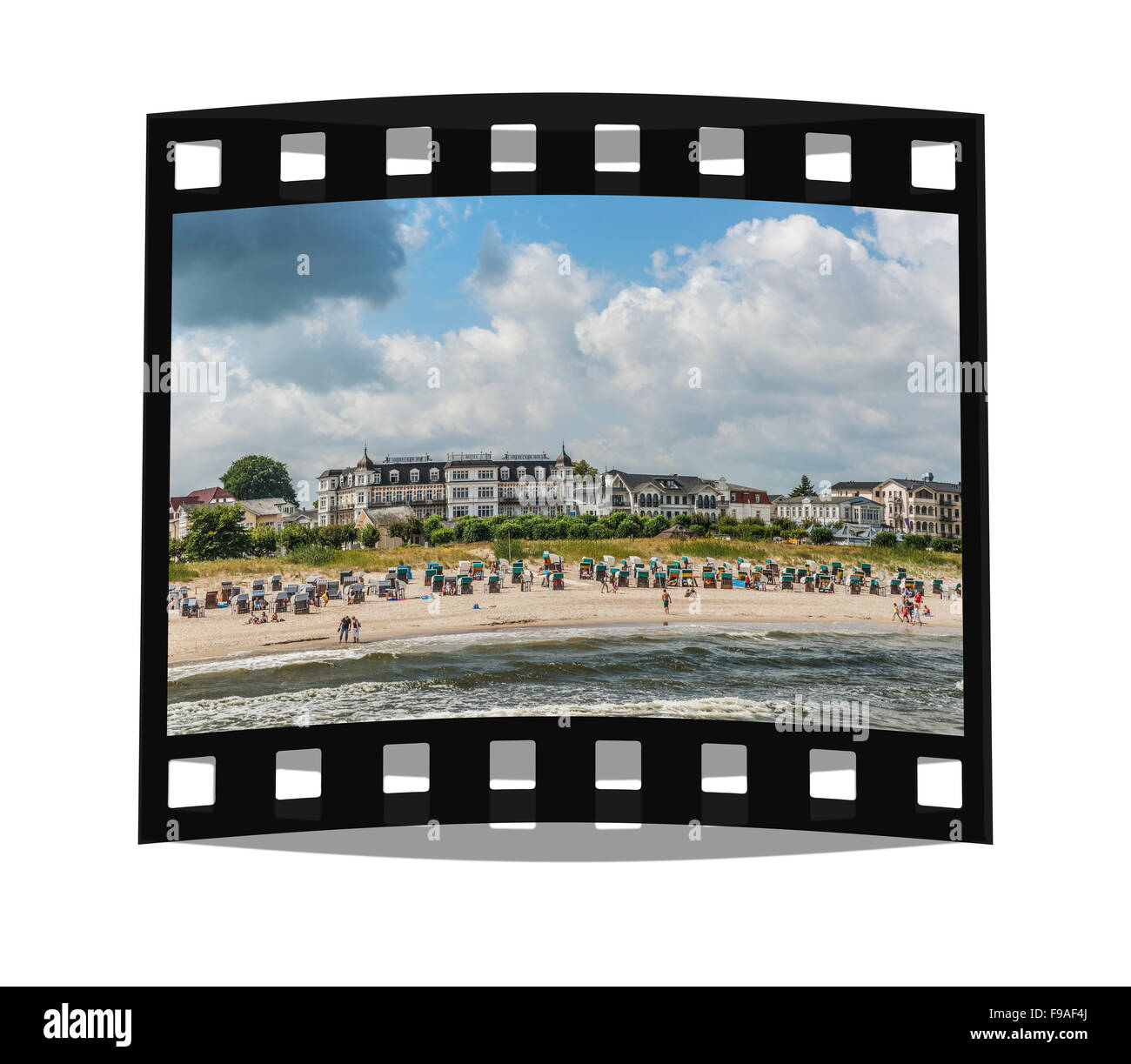 Liegen am Strand und das Hotel Ahlbecker Hof. Ahlbeck, Insel Usedom, Mecklenburg-Western Pomerania, Deutschland, Europa Stockfoto