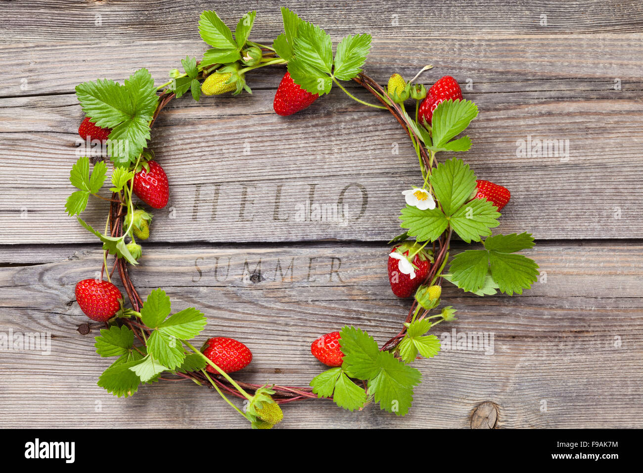 Kranz aus frischen Erdbeeren. Stockfoto