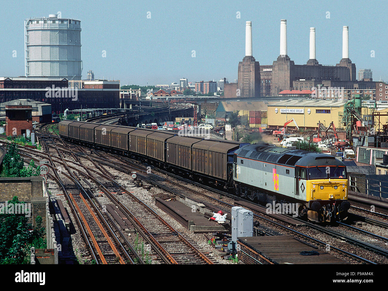 47206 Arbeiten einen Zug von Fähre Transporter bei Wandsworth Road. 6. August 1992. Stockfoto