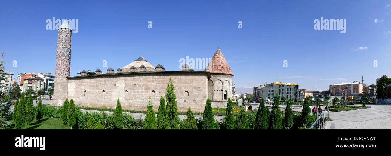 Yakutiye Medrese - das Museum für Ethnographie und türkische und islamische Kunst. Erzurum, Ost-Anatolien, Türkei. Stockfoto