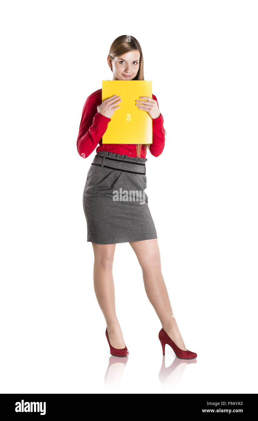Erfolgreiche Geschäftsfrau steht mit Dateiordner auf isolierte Hintergrund Stockfoto