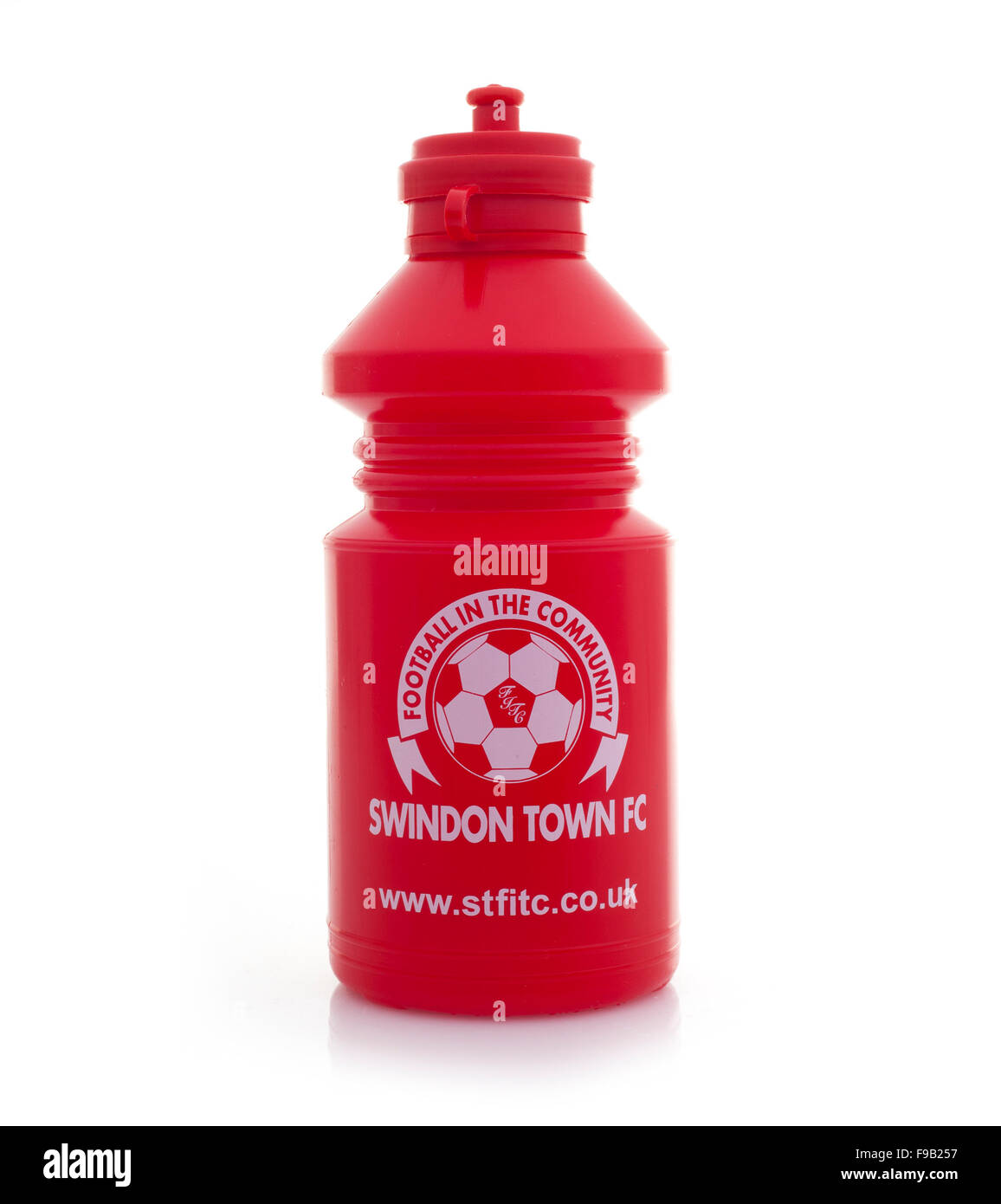 Swindon Town Football Club Trinkflasche in rot auf weißem Hintergrund Stockfoto
