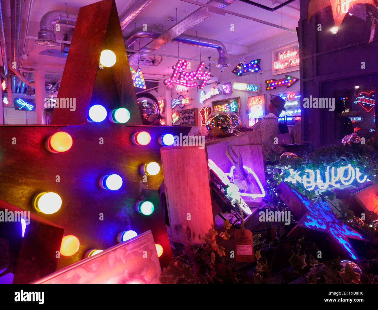 Leuchtstoffröhren Shop 'Götter eigenen Junkyard' Pop-up @ Lichter von Soho, 35 Brewer Street, Soho, eine einzigartige Designer Neonlichter shop in Soho in London W1 Stockfoto