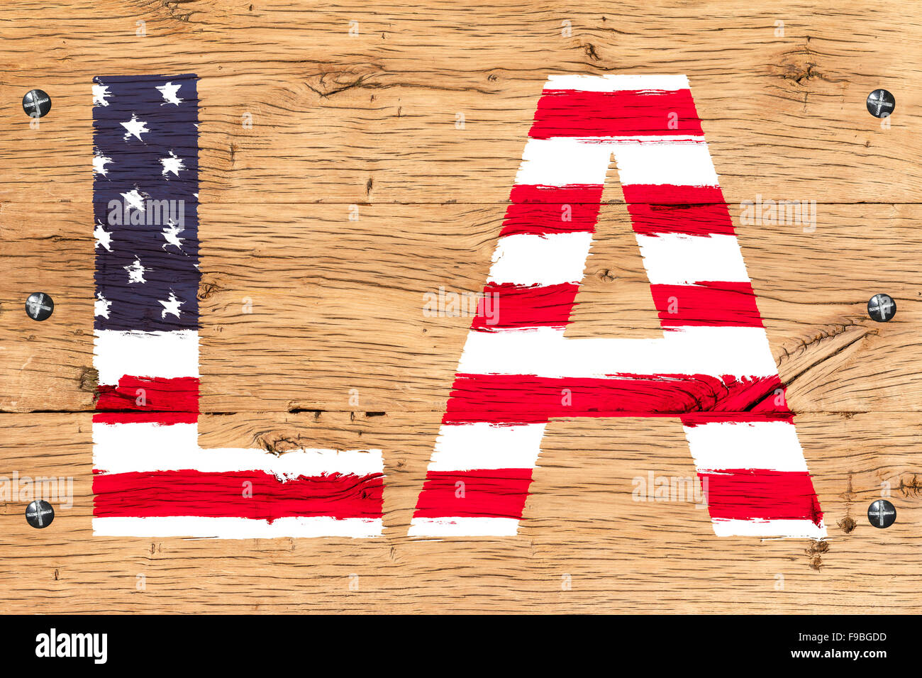 Los Angeles, LA Text mit Muster der Flagge USA gemalt. Malerei ist bunt auf alten Eichen-Holz. Befestigung durch Schrauben oder bol Stockfoto