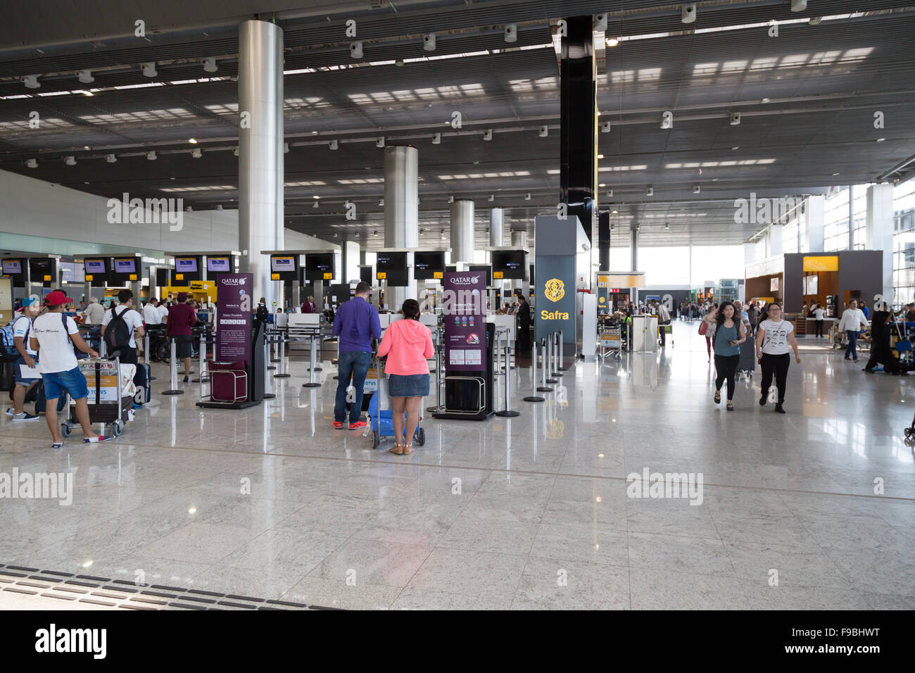 Die Leute am Check-in-Bereich, Terminal 3, internationalen Flughafen Guarulhos, Gouverneur Andre Franco Montoro, alias Flughafen Cumbica, Sao Paulo, Brasilien Stockfoto