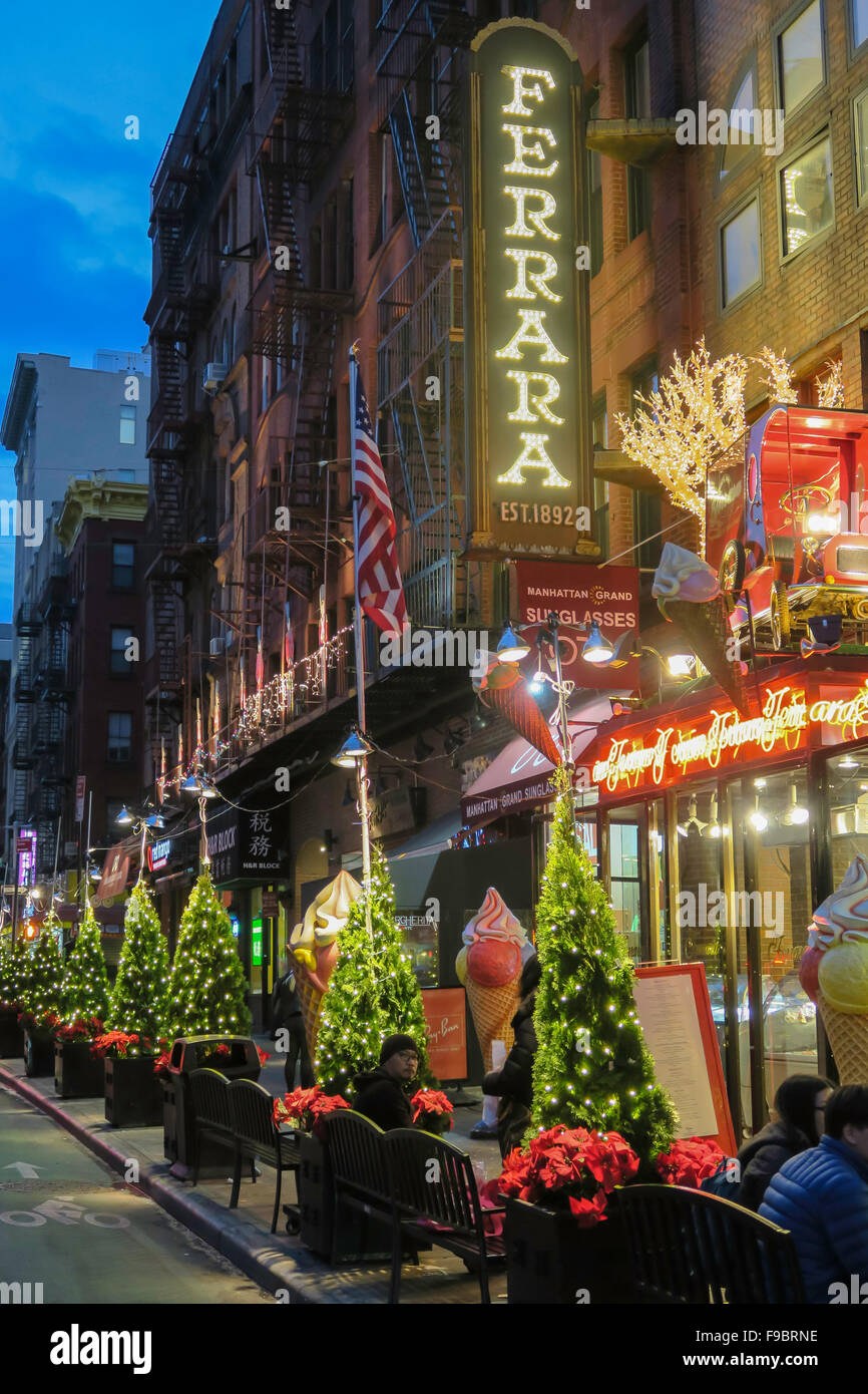 Ferienzeit in der Mulberry Street in Little Italy, New York Stockfoto