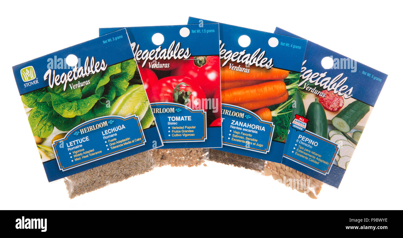 Gemüsegarten Saatgutpackungen mit englischen und spanischen Beschreibungen. Stockfoto