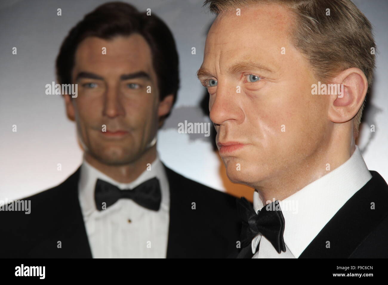 Hollywood, Kalifornien, USA. 15. Dezember 2015. I15797CHW. Madame Tussauds Hollywood zeigen alle sechs James Bonds In Wachs mit Special Guest George Lazenby Madame Tussauds-Hollywood, Hollywood, CA.12/15/2015.WAX Figur des JAMES BOND Charakter Schauspieler TIMOTHY DALTON und DANIEL CRAIG. © Clinton H. Wallace/Photomundo International / Fotos Inc © Clinton Wallace/Globe Fotos/ZUMA Draht/Alamy Live News Stockfoto