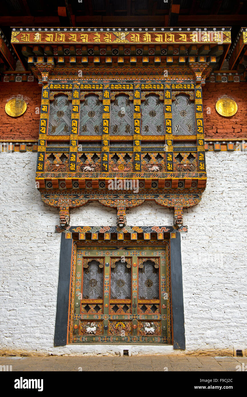Reich verziert Fenster und Erker in das Kloster und die Festung Punakha Dzong, Punakah, Bhutan Stockfoto