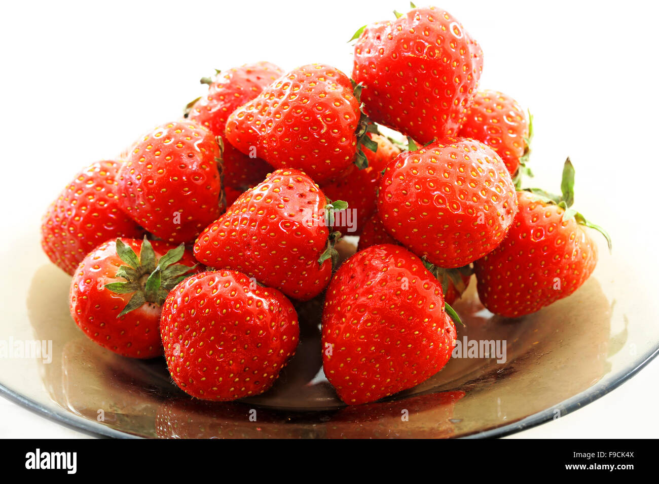 Köstliche Frucht Erdbeere fotografiert Closeup auf weißem Hintergrund Stockfoto