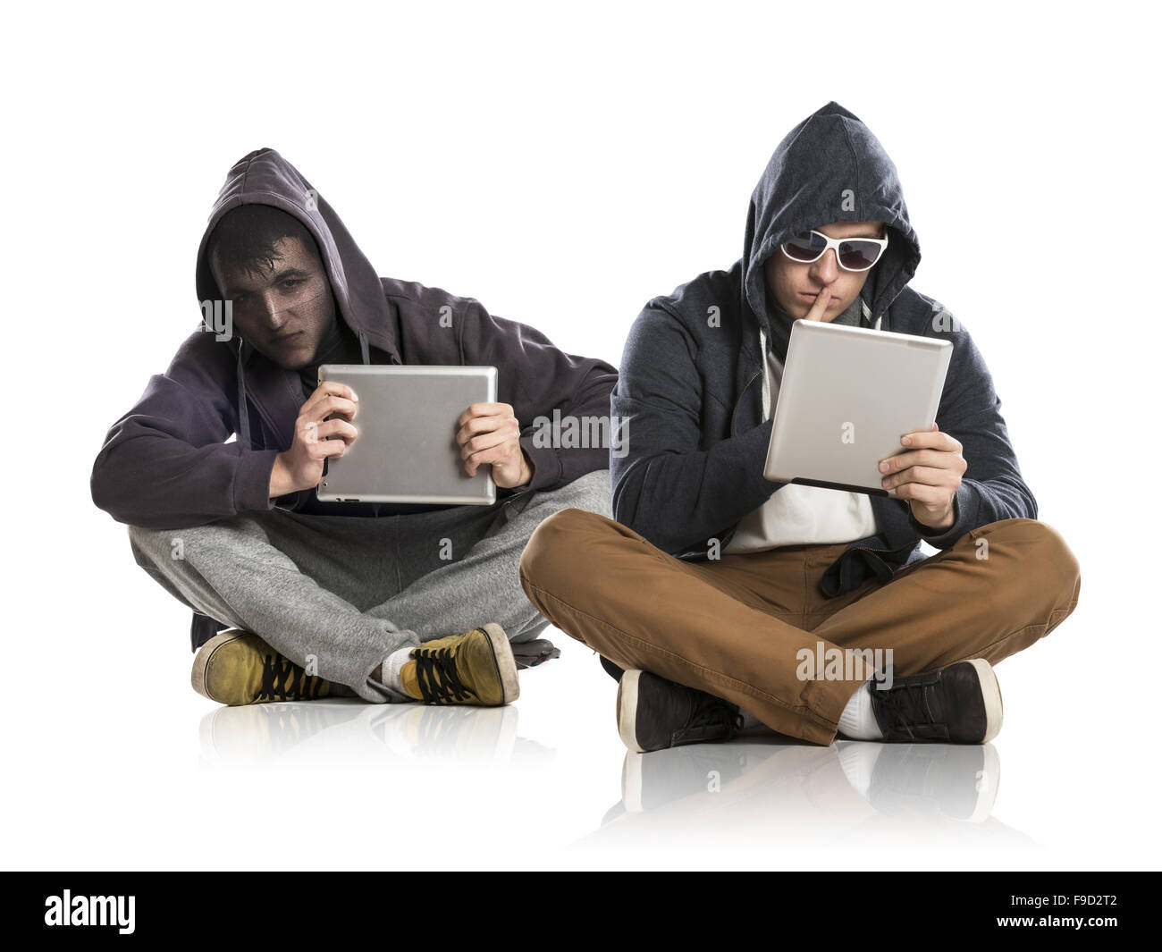 Konzept der potentielle Internet Gefahr mit zwei Mann in Verkleidung Stockfoto