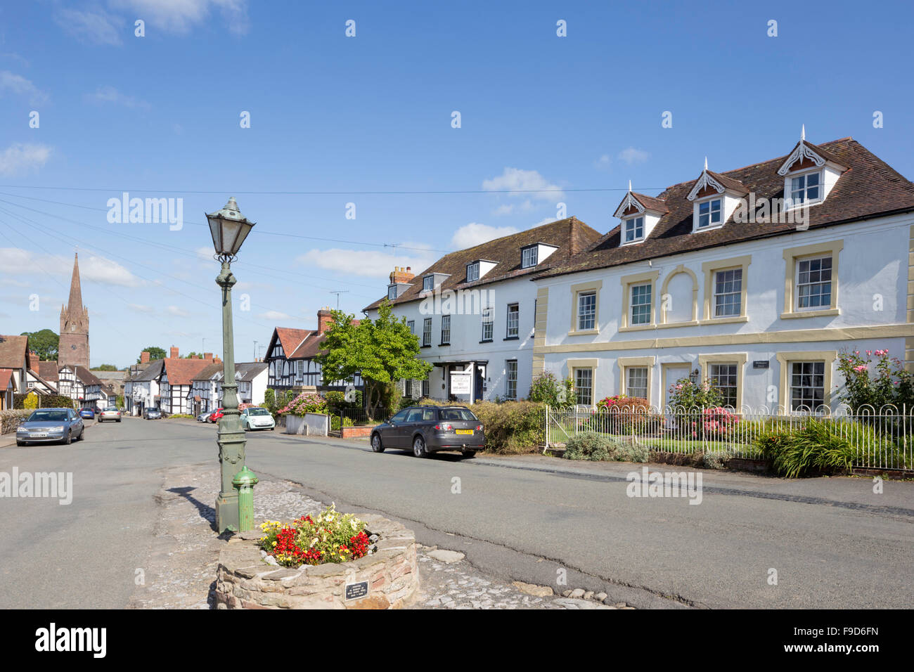 Der Hauptstraße in das Dorf Weobley, Bestandteil der schwarzen und weißen Dorf Trail, Herefordshire, England, UK Stockfoto