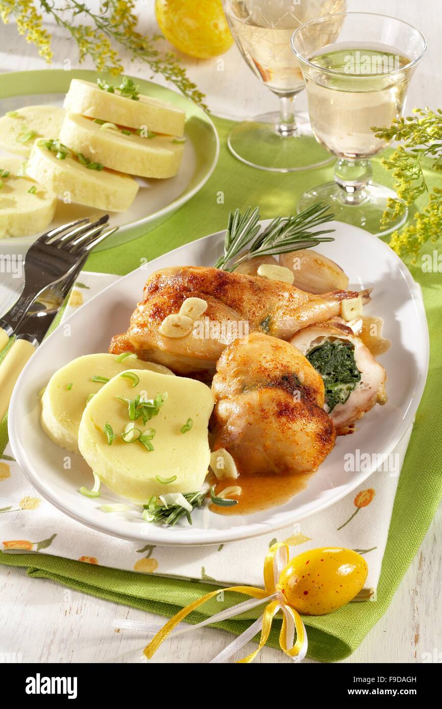 Kaninchenbeine mit spinat und brennnesseln -Fotos und -Bildmaterial in ...