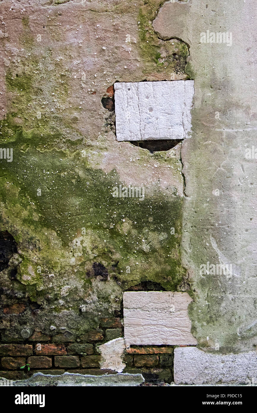 Venedig, abstraktes Muster - alte beschädigte rissige Wand Wasserwand Stockfoto