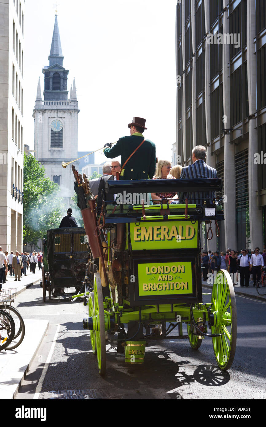 Pferdekutschen, die zur Guildhall, City of London, reisen, um an der jährlichen Kart Marking Ceremony, London, UK, teilzunehmen. Pferdekutsche. Stockfoto