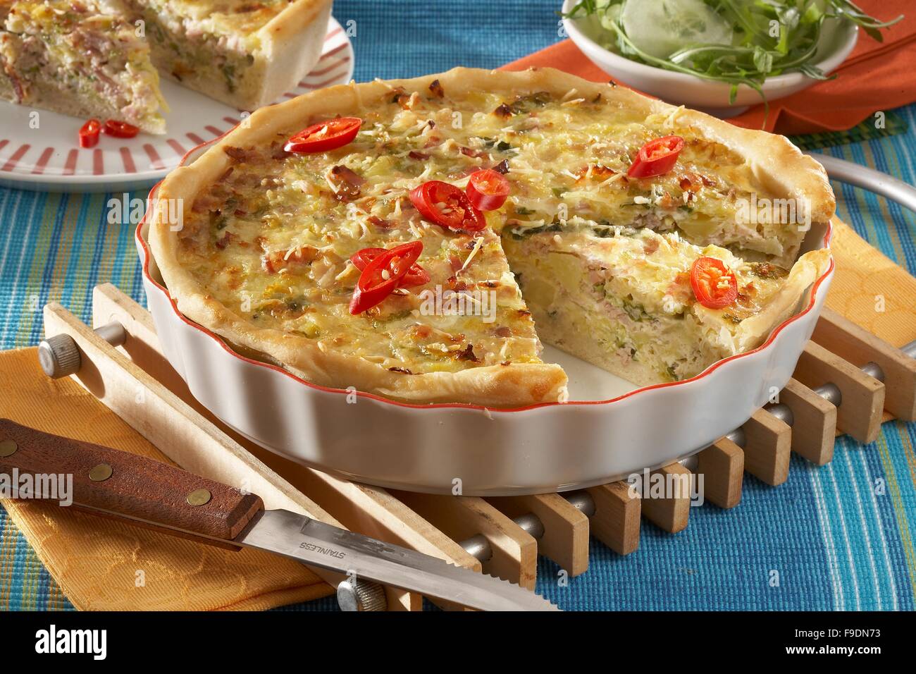 Kohlkuchen aus pizzateig Fotos und Bildmaterial in hoher Auflösung Alamy