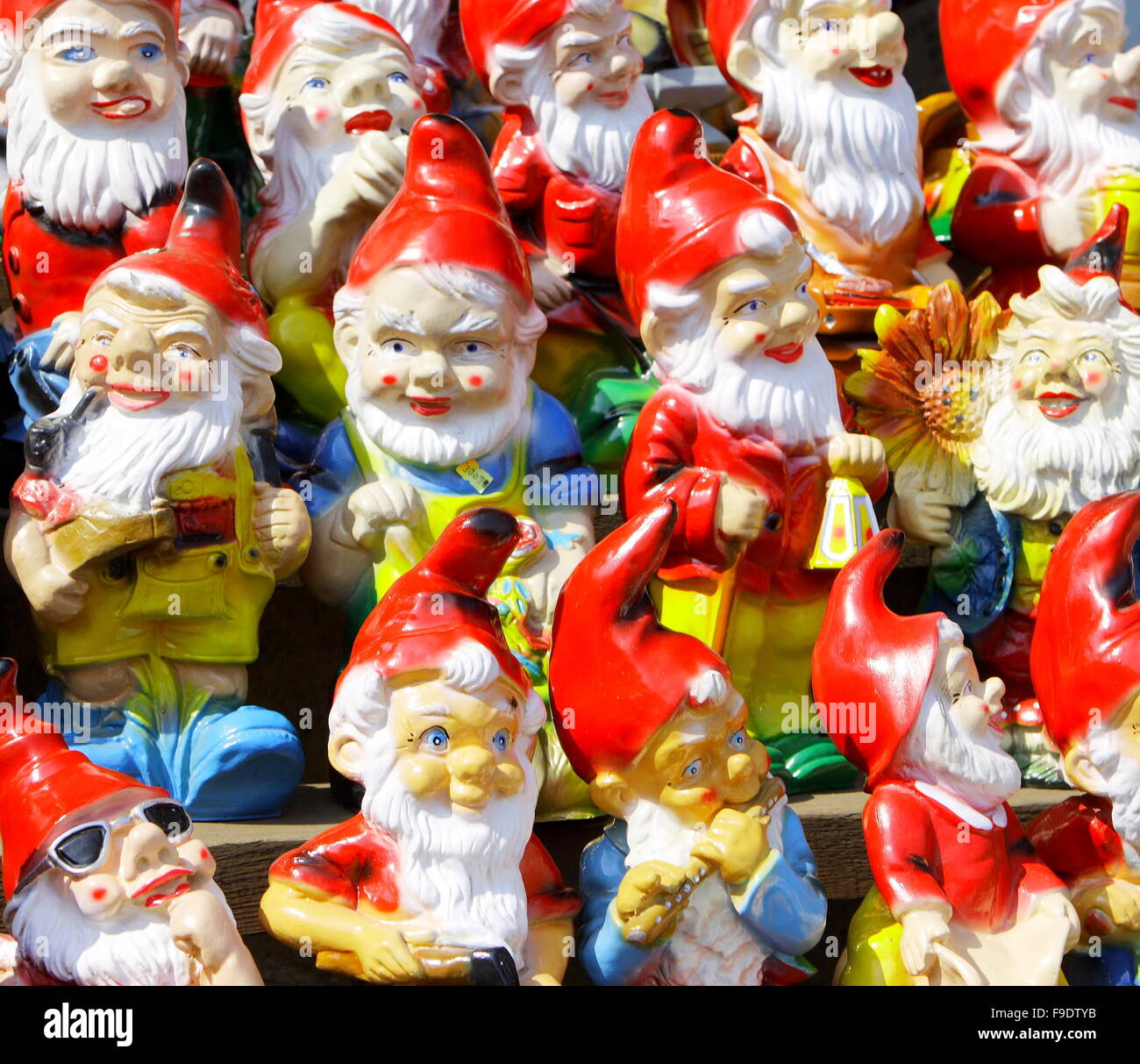 Zwerge für den garten Fotos und Bildmaterial in hoher Auflösung Alamy