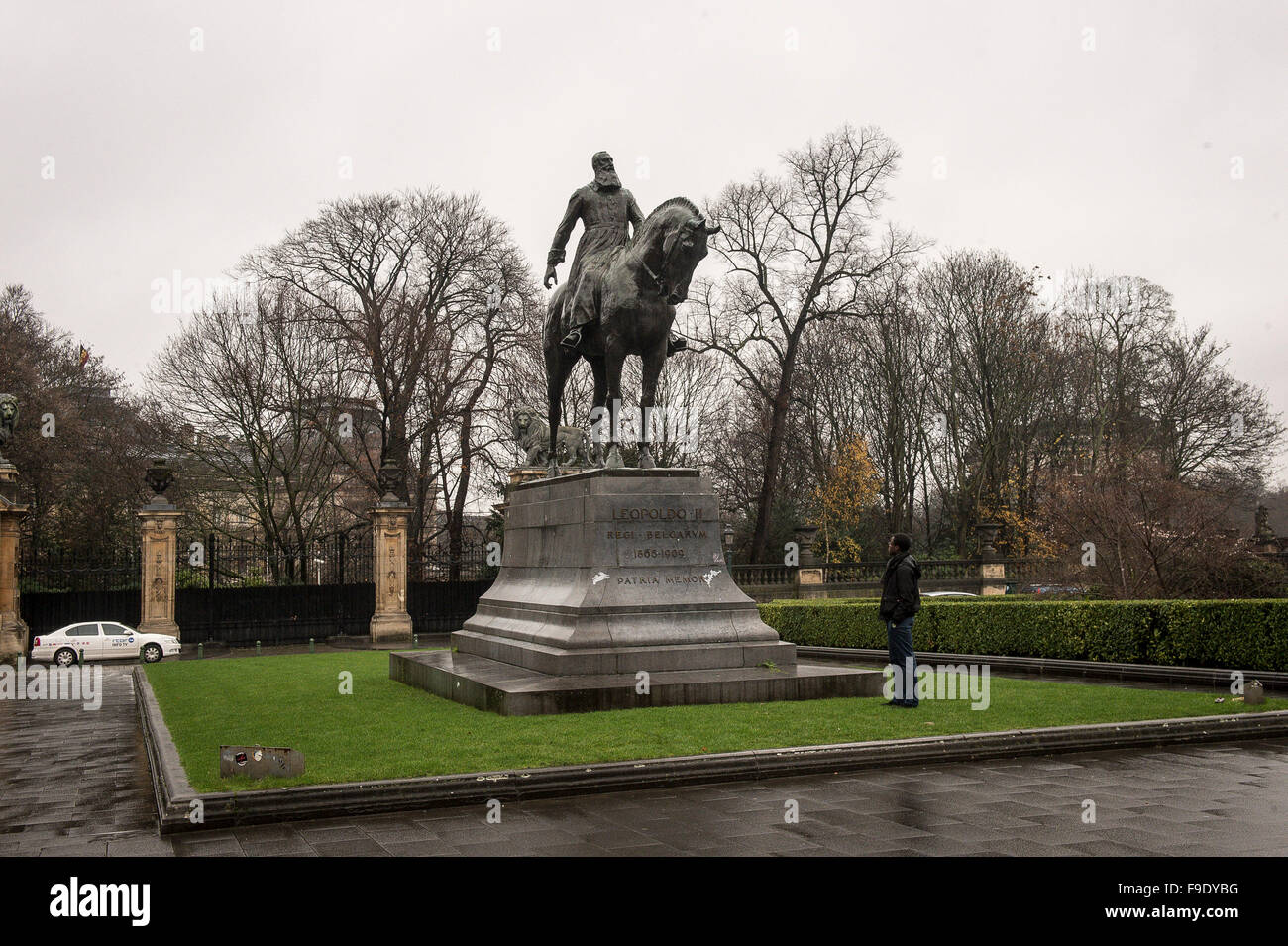 Denkmal von König Leopold II. in Brüssel, Belgien am 16.12.2015. Donnerstag, 17. Dezember 2015 markiert den 150. Jahrestag der Inthronisation des Königs Leopold II Persönlichkeit umstritten ist. Die Missbrauchshandlungen an indigenen Völker während der Kolonisierung des Kongo-Gebiet werden noch beschuldigt, sowie 10 Millionen Todesfälle in der Zeit der Kolonisation. Im Zusammenhang mit diesen Behauptungen und die Proteste beschlossen die Stadt Brüssel die Hommage an den König zu stornieren. Bild von Wiktor Dabkowski Stockfoto