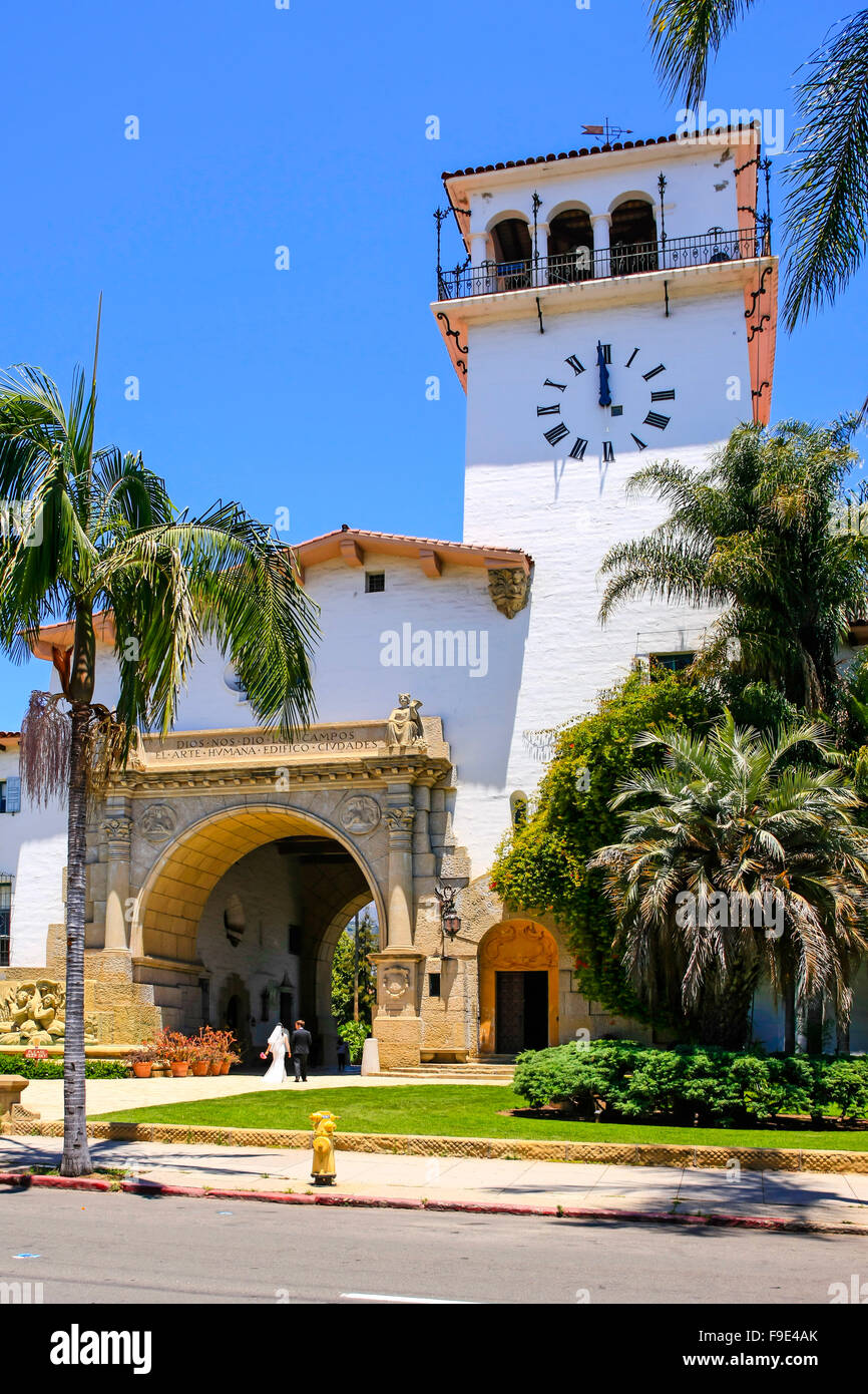 Die spanischen Stil Santa Barbara County Courthouse, aufbauend auf Anacapa St in Santa Barbara Kalifornien Stockfoto