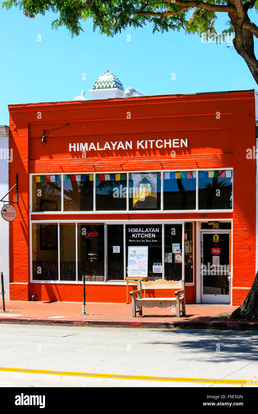 Die Himalayan Küche Restaurant bei der State Street in der Innenstadt von Santa Barbara, Kalifornien Stockfoto