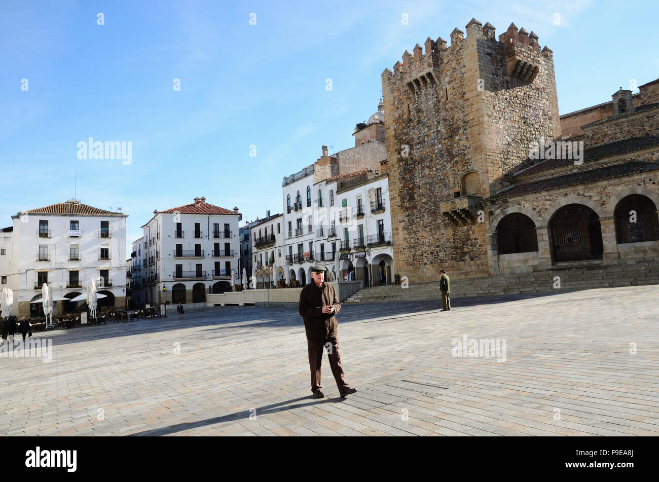 Caceres, Hauptplatz. Die von Mauern umgebene Stadt wurde zum UNESCO-Weltkulturerbe erklärt. Cáceres, Extremadura, Spanien. Europa Stockfoto