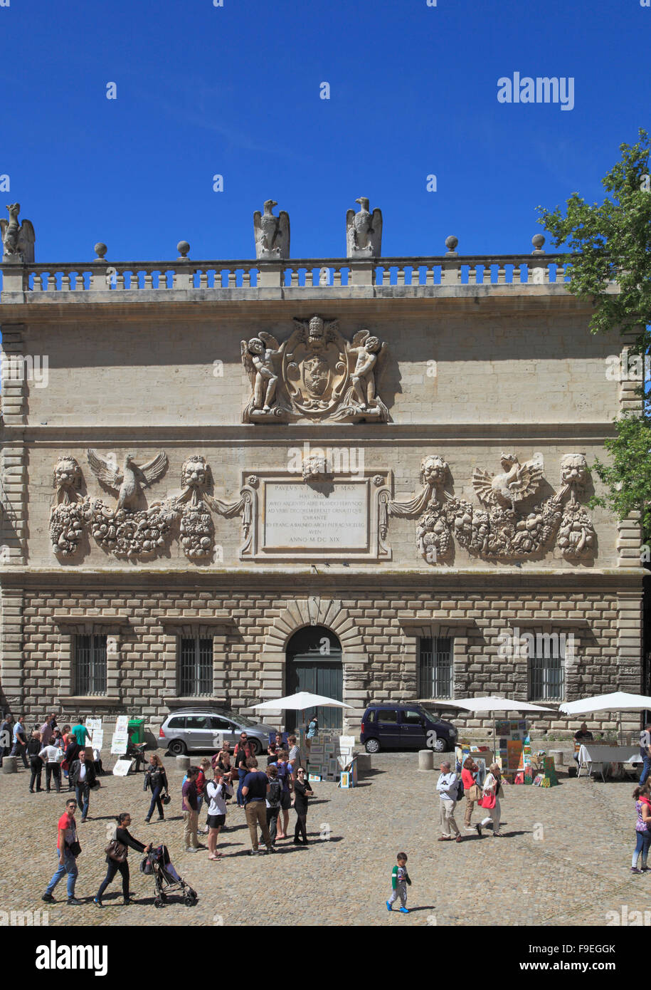 Frankreich, Provence, Avignon, Place du Palais, Hotel des Monnaies, Menschen, Stockfoto