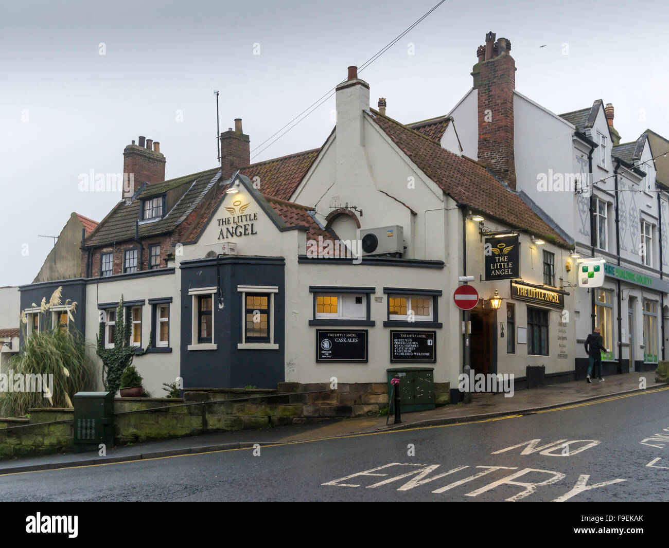 Die kleinen Engel Pub in Flowergate Whitby England UK Angebot akkreditiert Fassbier Stockfoto