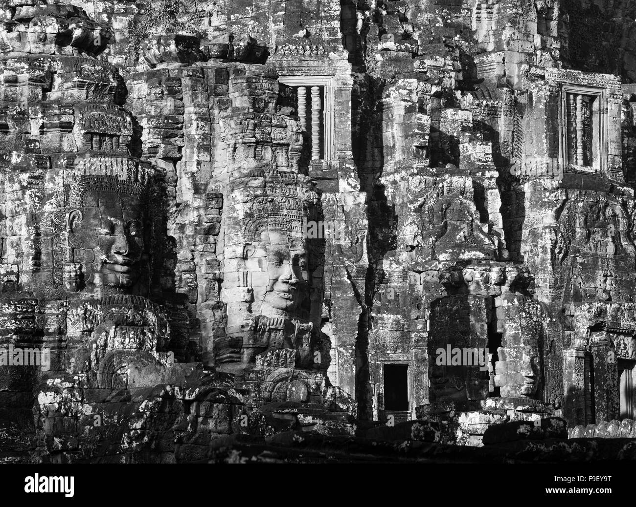 Sonnenlicht auf den Terrassen des geheimnisvollen Bayon Tempel, Angkor, Kambodscha Stockfoto