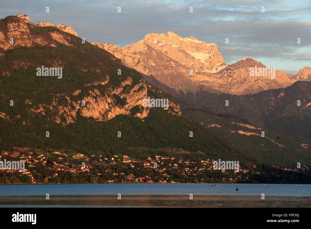 Frankreich Rhône-Alpes Annecy See Alpen La gelohnt Peak Stockfoto