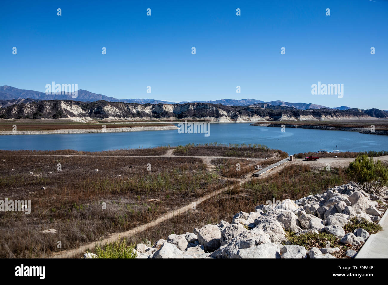 Trockenheit bewirkt Lake Cachuma, Los Padres National Forest, Santa Barbara County, Kalifornien, USA Stockfoto
